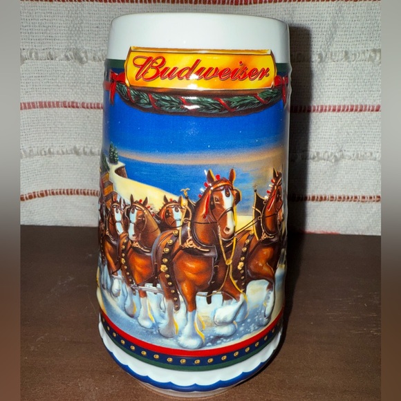 Vintage Budweiser Holiday Stein 2002 - Vibrant Blue and Red - Picture 4 of 13